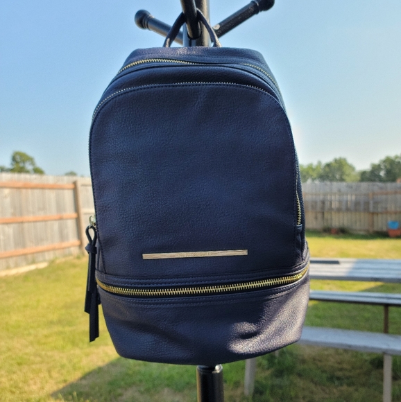 Steve Madden Backpack 🎊 Host Pick 🥳 - Picture 1 of 15